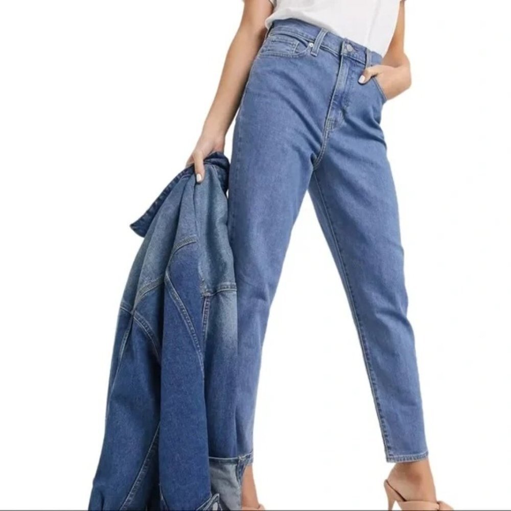 Levi's High Waisted Taper Mom Jeans Midwash Blue Size 25 - Picture 2 of 11